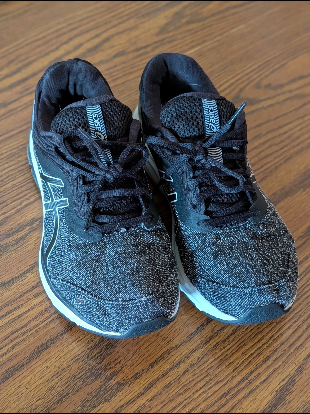 Asics Black and White Women's Size 10 Running Shoes